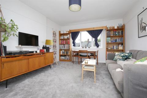 2 bedroom flat to rent, Mount View Road, Stroud Green