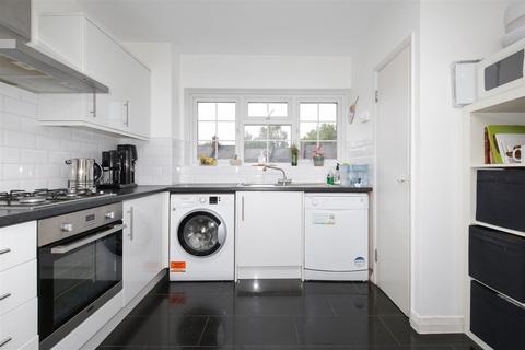 2 bedroom flat to rent, Mount View Road, Stroud Green