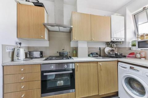 3 bedroom flat for sale, Shadwell Gardens, London