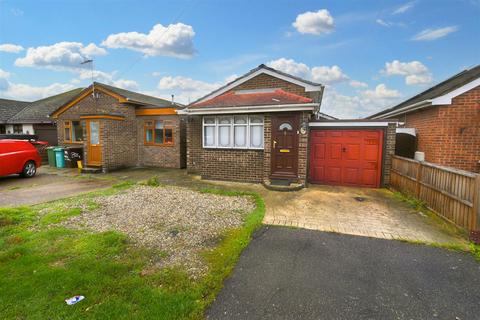 2 bedroom detached bungalow for sale, Craven Avenue, Canvey Island SS8