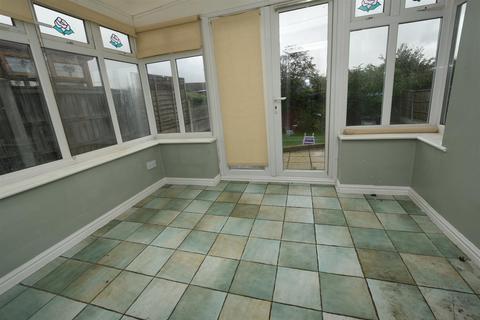 2 bedroom detached bungalow for sale, Craven Avenue, Canvey Island SS8