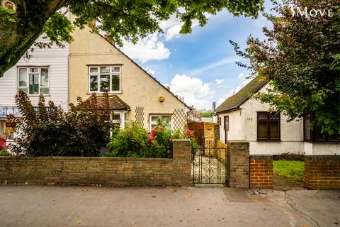 3 bedroom semi-detached house to rent, Wickham Road, Croydon CR0