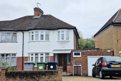 4 bedroom semi-detached house to rent, Ravenscroft Avenue, Wembley