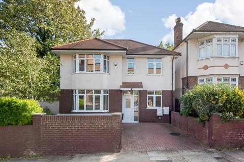 3 bedroom detached house to rent, Cheviot Road West Norwood