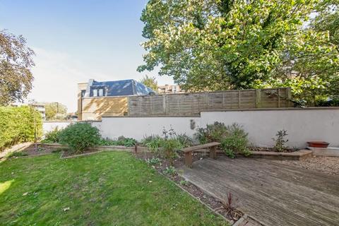 3 bedroom detached house to rent, Cheviot Road West Norwood