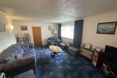 25 Beechways Drive, Neston, CH64 6TF