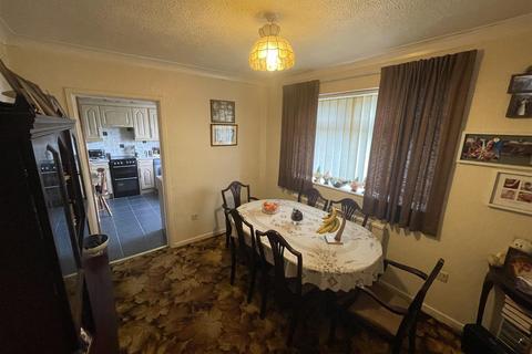 25 Beechways Drive, Neston, CH64 6TF
