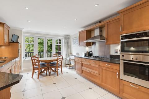 3 bedroom flat for sale, North Park, Chalfont St. Peter, Gerrards Cross, Buckinghamshire