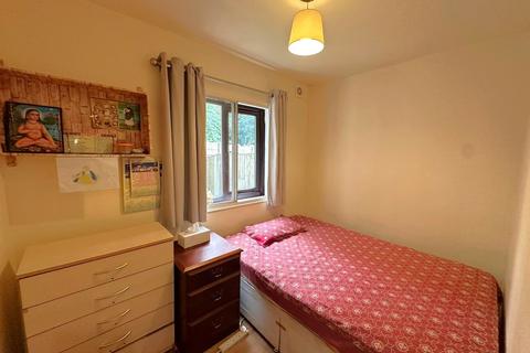 2 bedroom flat for sale, Hammet Close, Hayes, Greater London, UB4