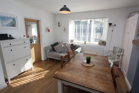39 Barons Close, Llantwit Major, CF61 1TD