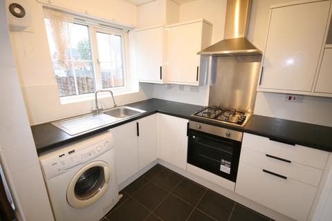 2 bedroom townhouse to rent, Gaskell Street, Manchester M40