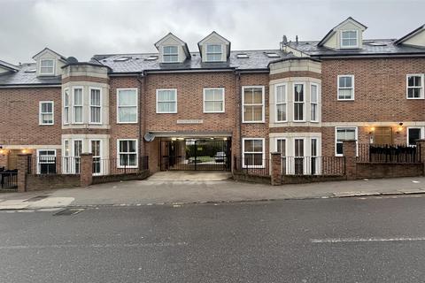 2 bedroom apartment to rent, Lesbourne Road, Reigate RH2