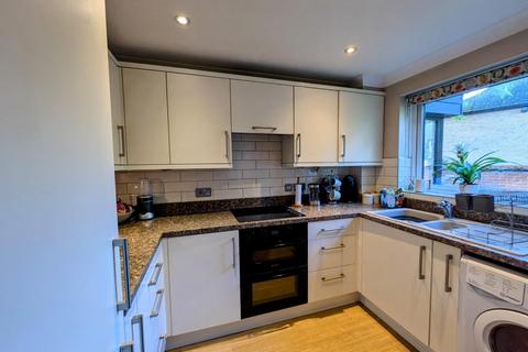 2 bedroom flat for sale, Mermaid Close, Bury St. Edmunds IP32