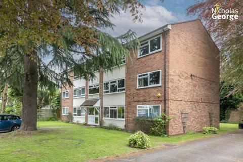 2 bedroom flat to rent, Conifer Court, Moseley, B13 8NB