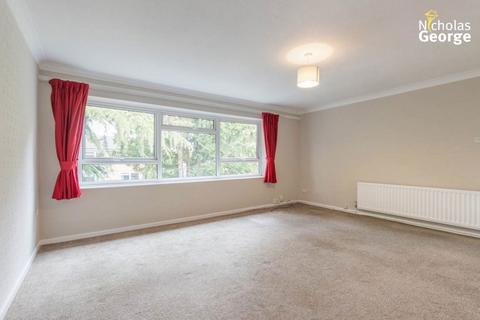 2 bedroom flat to rent, Conifer Court, Moseley, B13 8NB