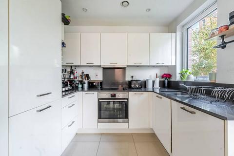 2 bedroom flat for sale, Green Lane, Edgware, HA8