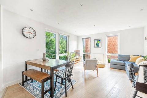 2 bedroom flat for sale, Green Lane, Edgware, HA8