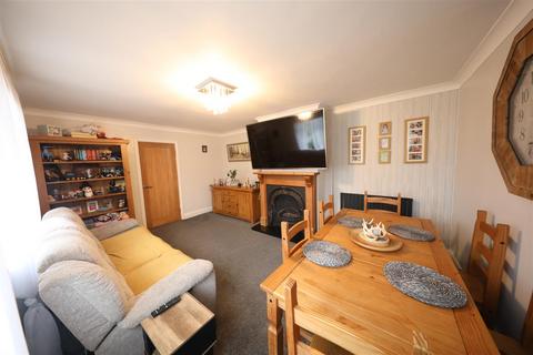 24 Blythorpe, Hull, HU6 9HG