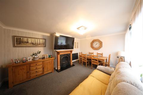 24 Blythorpe, Hull, HU6 9HG
