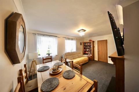 24 Blythorpe, Hull, HU6 9HG