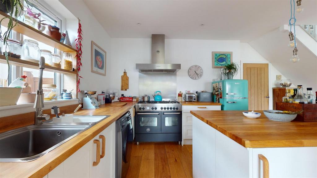 Kitchen/Dining Area