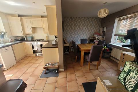 3 bedroom semi-detached house to rent, Shimbrooks, Great Leighs CM3