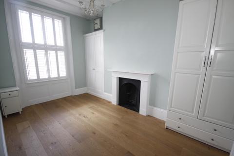 2 bedroom flat for sale, Shooters Hill Road, London SE3