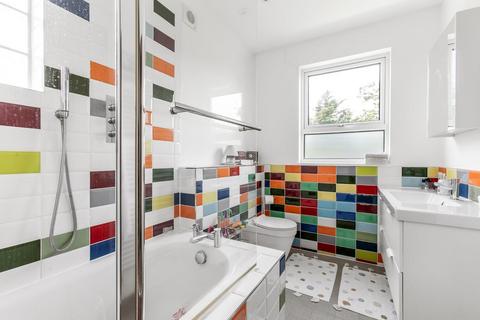 4 Oaks Avenue, London, SE19 1QY