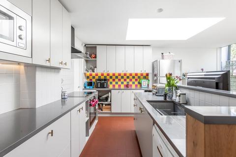 4 Oaks Avenue, London, SE19 1QY