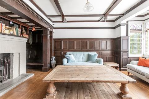4 Oaks Avenue, London, SE19 1QY