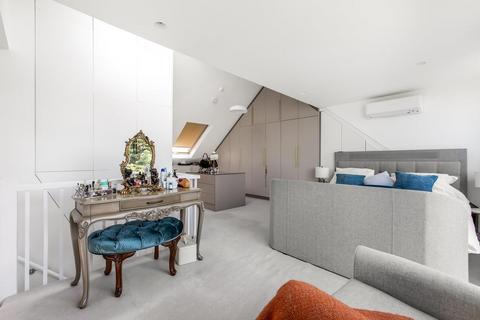 4 Oaks Avenue, London, SE19 1QY