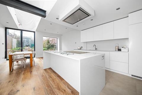 18 Cranfield Road, London, SE4 1UG
