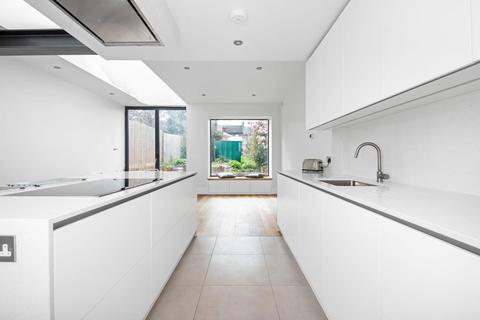 18 Cranfield Road, London, SE4 1UG