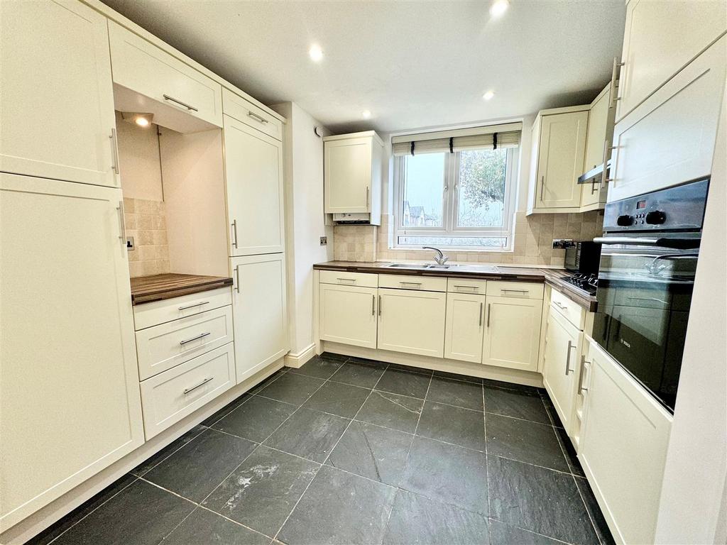 Delamere Road, Handforth 2 bed apartment for sale £179,950
