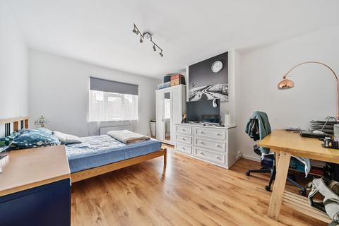 2 bedroom maisonette for sale, Mayeswood Road, London