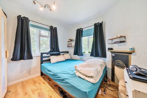 2 bedroom maisonette for sale, Mayeswood Road, London