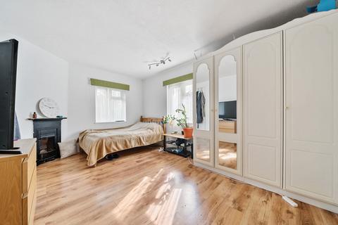 115 Mayeswood Road, London, SE12 9SA