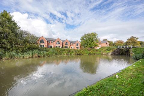 3 bedroom end of terrace house for sale, Maton Close, Devizes