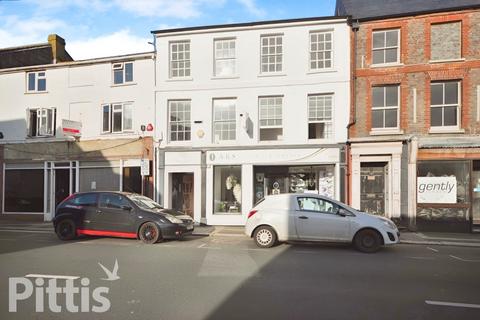 2 bedroom flat to rent, High Street Newport PO30