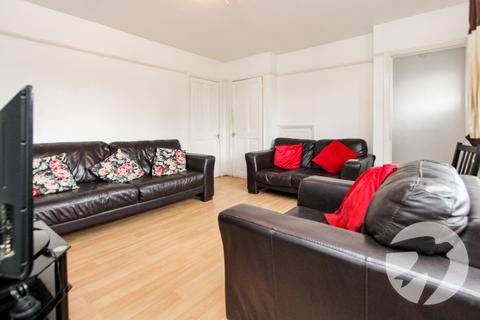 3 bedroom terraced house for sale, Eltham Palace Road, London, SE9