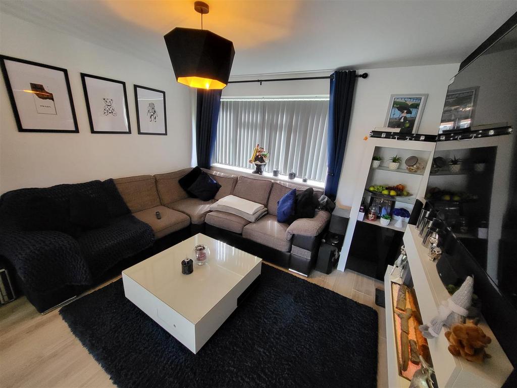 Bredon, Bristol BS37 3 bed semidetached house to rent £1,600 pcm (£