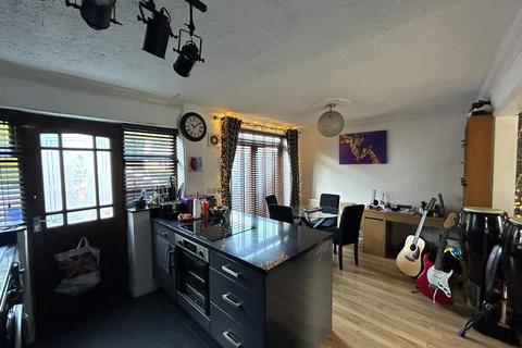 3 bedroom terraced house for sale, Newmarket Road, Ashton-under-Lyne, Greater Manchester, OL7