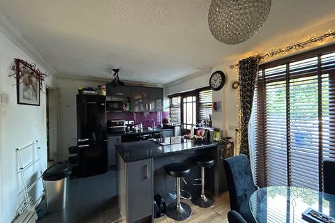 3 bedroom terraced house for sale, Newmarket Road, Ashton-under-Lyne, Greater Manchester, OL7