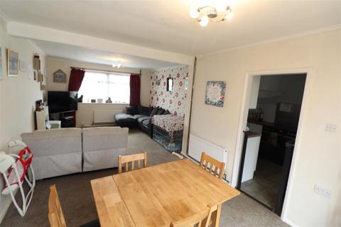 3 bedroom terraced house for sale, Headingley Road, Rushden NN10