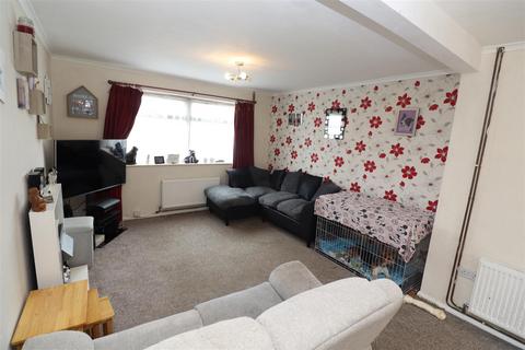 3 bedroom terraced house for sale, Headingley Road, Rushden NN10