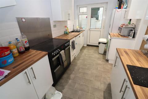 3 bedroom terraced house for sale, Headingley Road, Rushden NN10