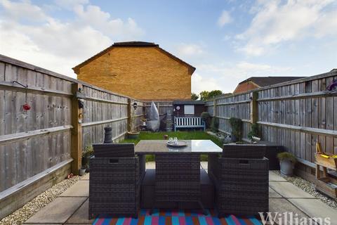 2 bedroom end of terrace house for sale, Shepherd Close, Aylesbury HP20