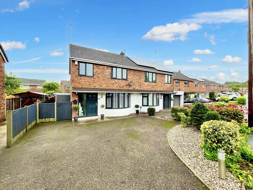 Earlsbrook Drive, StokeOnTrent, ST4 3 bed semidetached house for