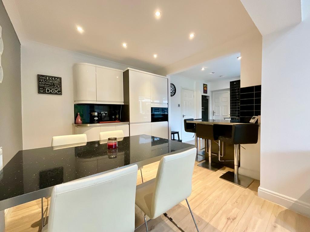 Earlsbrook Drive, StokeOnTrent, ST4 3 bed semidetached house for