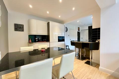 23 Earlsbrook Drive, Stoke-on-trent, ST4 8DL